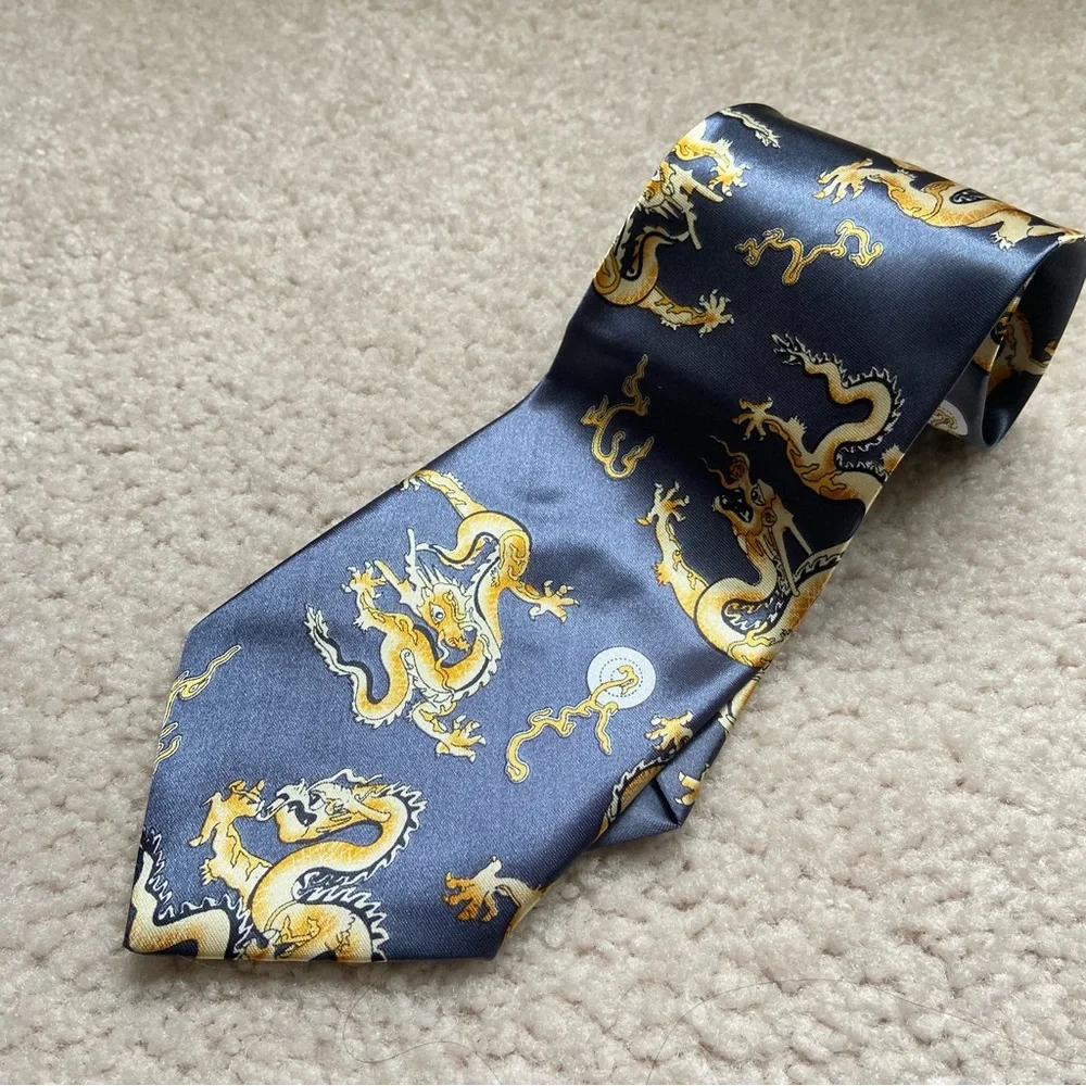 NWOT Grey & Gold Dragon Print Tie – Satin Finish Novelty Necktie